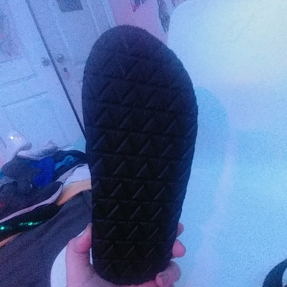 Shoes - Picture 3 of 4